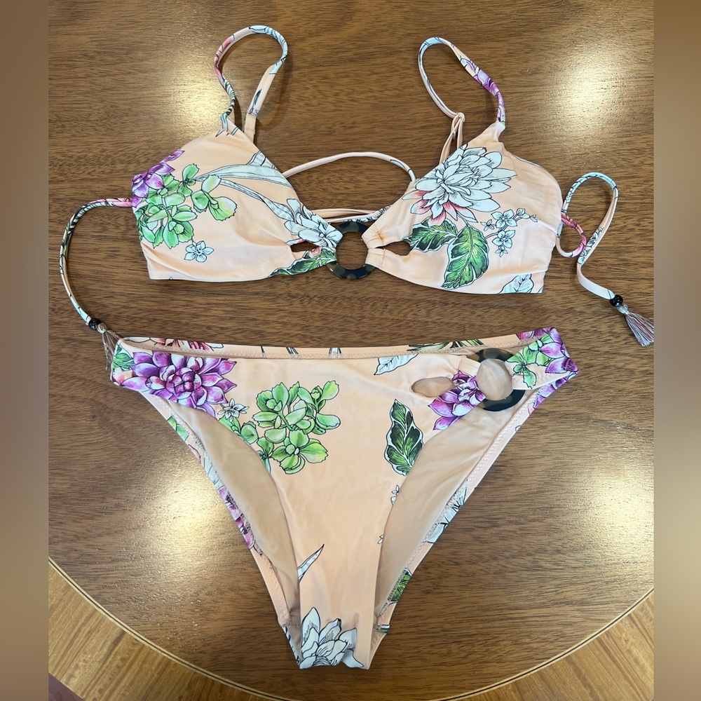 $249. Letarte Women's Pink Cabo Floral Tortoise Ring Bikini Swimwear Size M